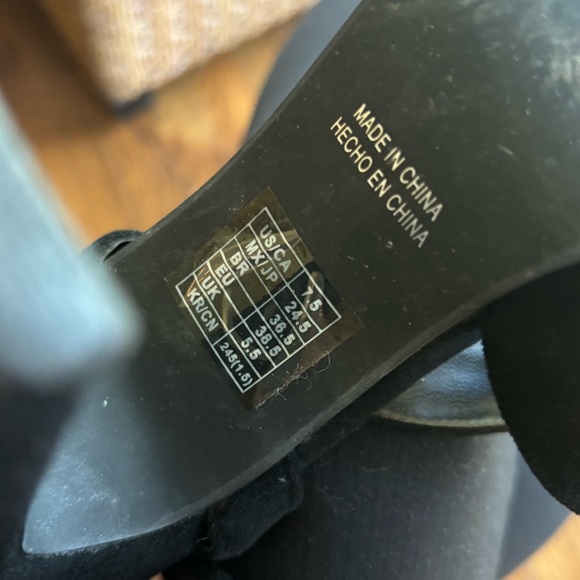 Forever 21 Chic Formal Velvet Black Strappy Heels Size 7.5 - Picture 5 of 5